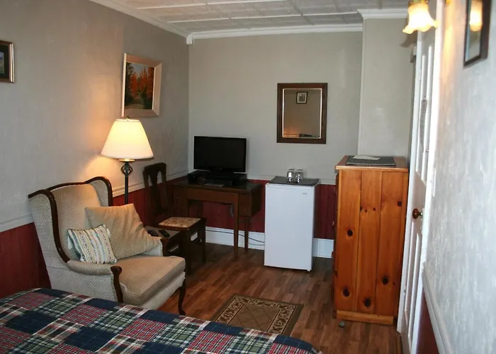 Hadovka Lakeside Inn