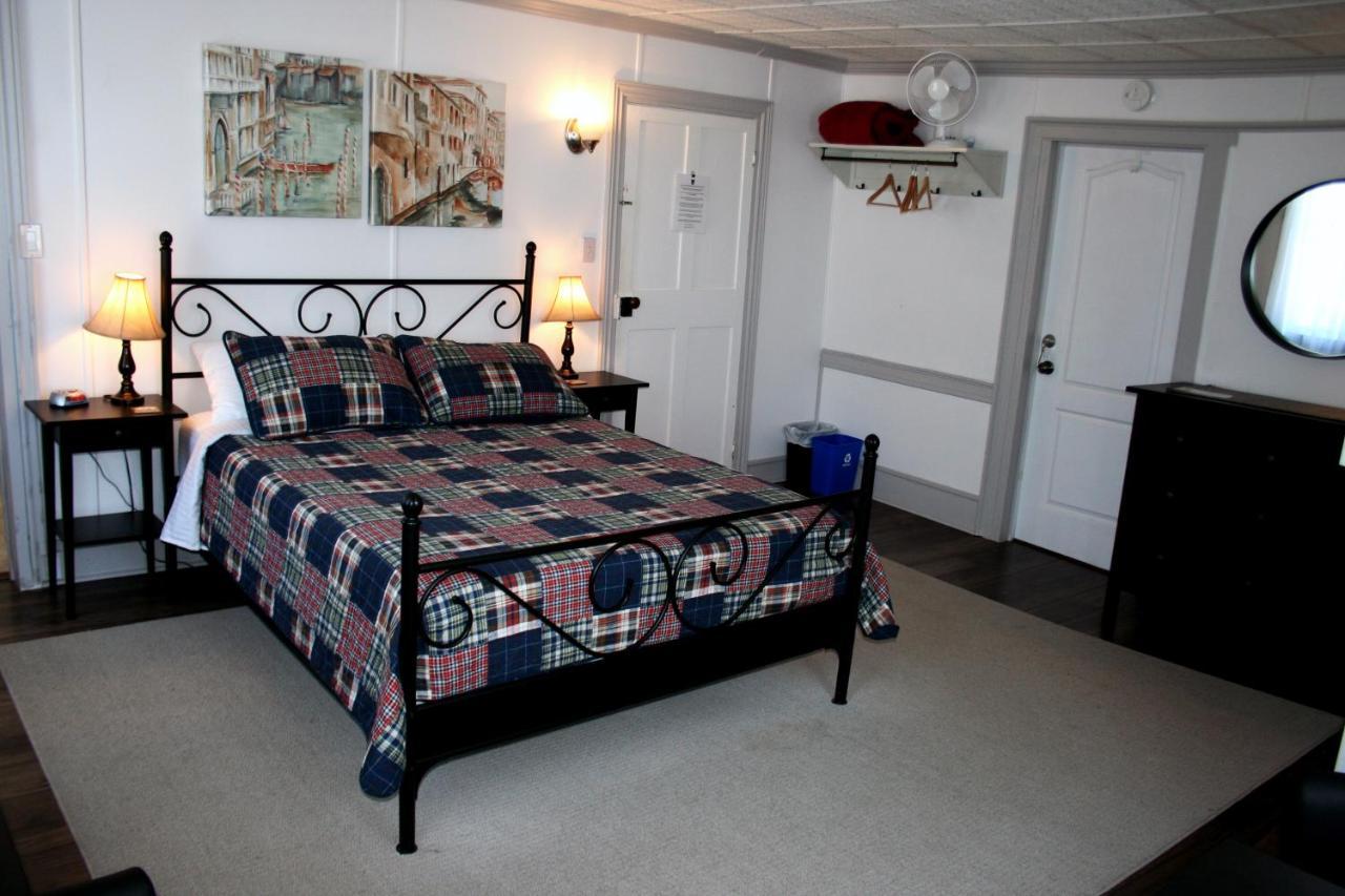 Hadovka Lakeside Bed & Breakfast Wellington